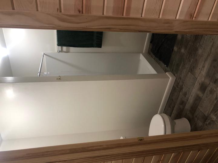 128 Durand - bathroom toilet area pic 2